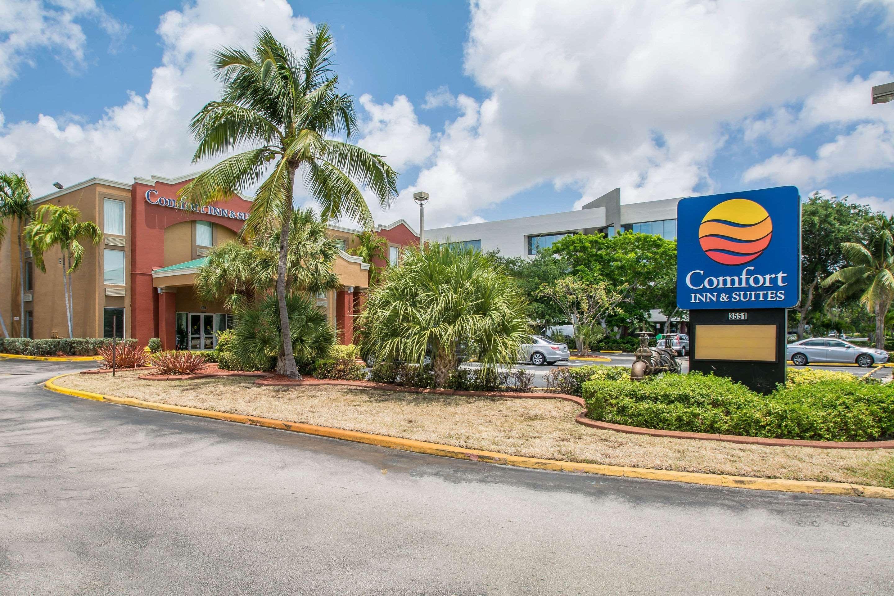 Comfort Inn & Suites Fort Lauderdale West Turnpike Lauderdale Lakes Экстерьер фото