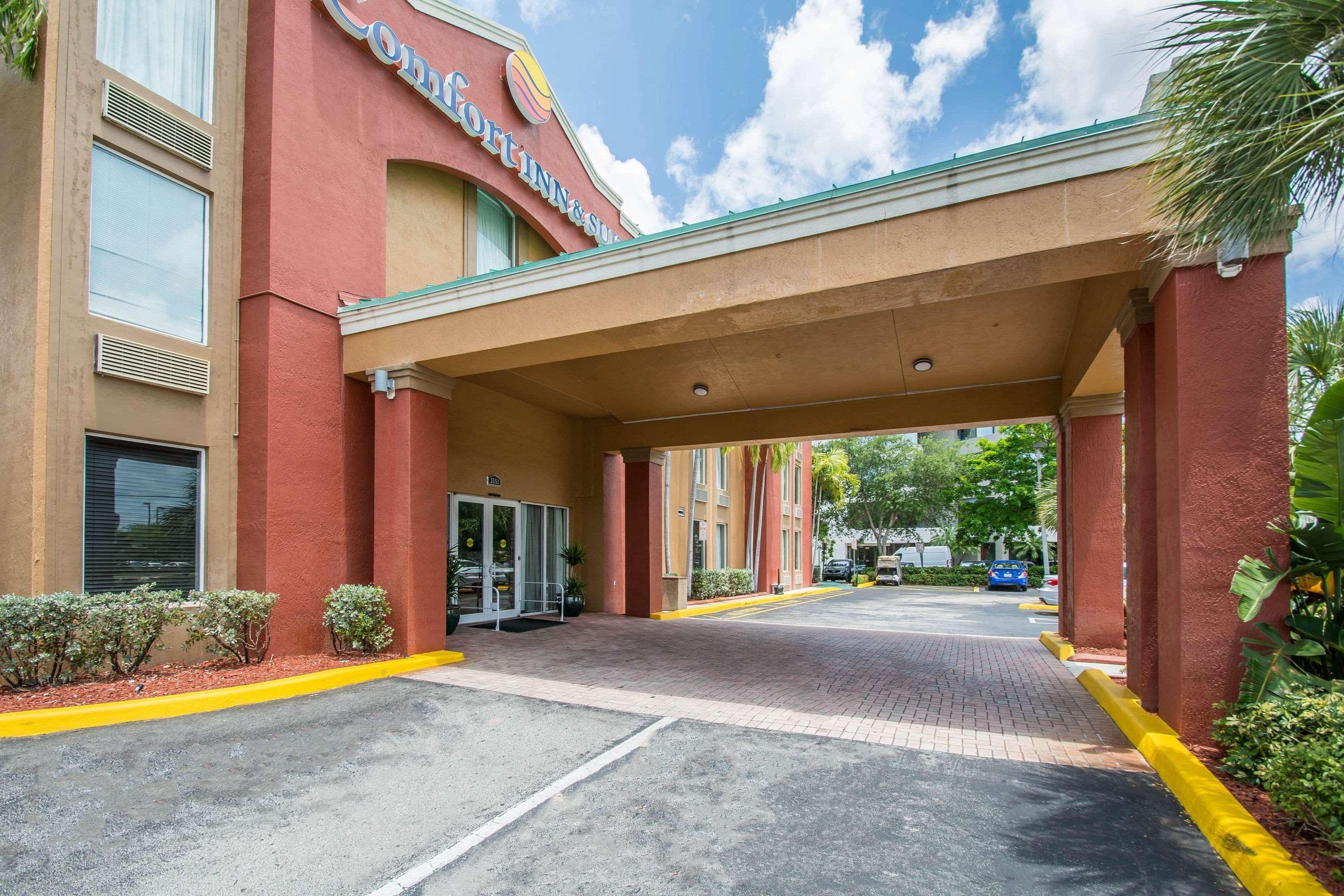 Comfort Inn & Suites Fort Lauderdale West Turnpike Lauderdale Lakes Экстерьер фото