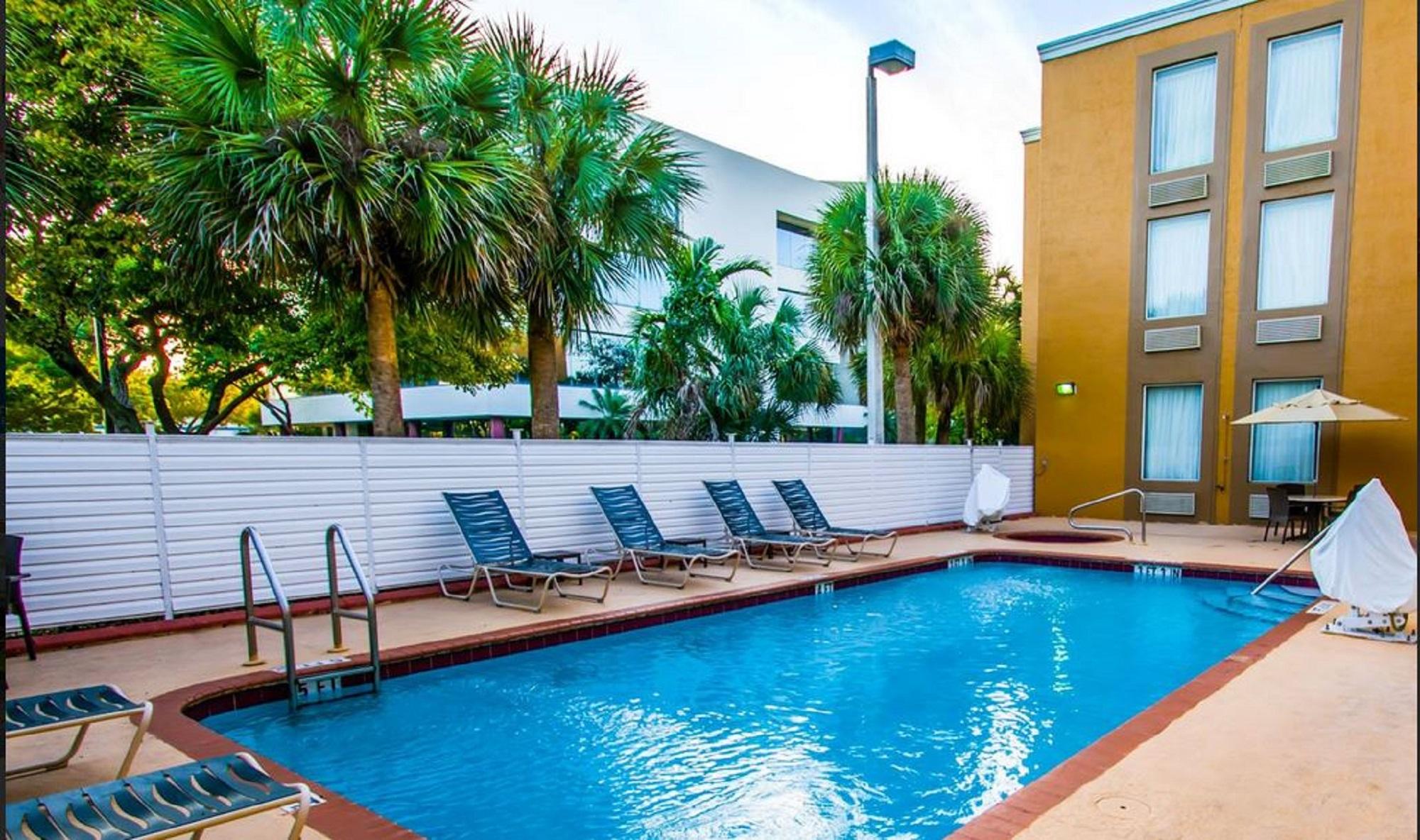 Comfort Inn & Suites Fort Lauderdale West Turnpike Lauderdale Lakes Экстерьер фото