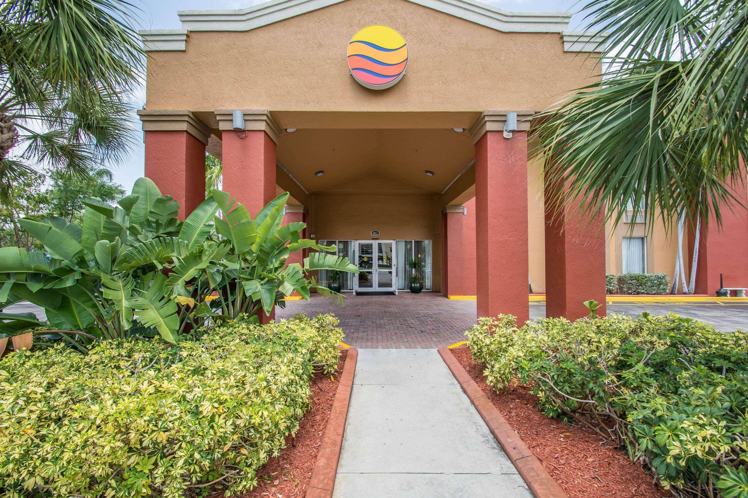 Comfort Inn & Suites Fort Lauderdale West Turnpike Lauderdale Lakes Экстерьер фото
