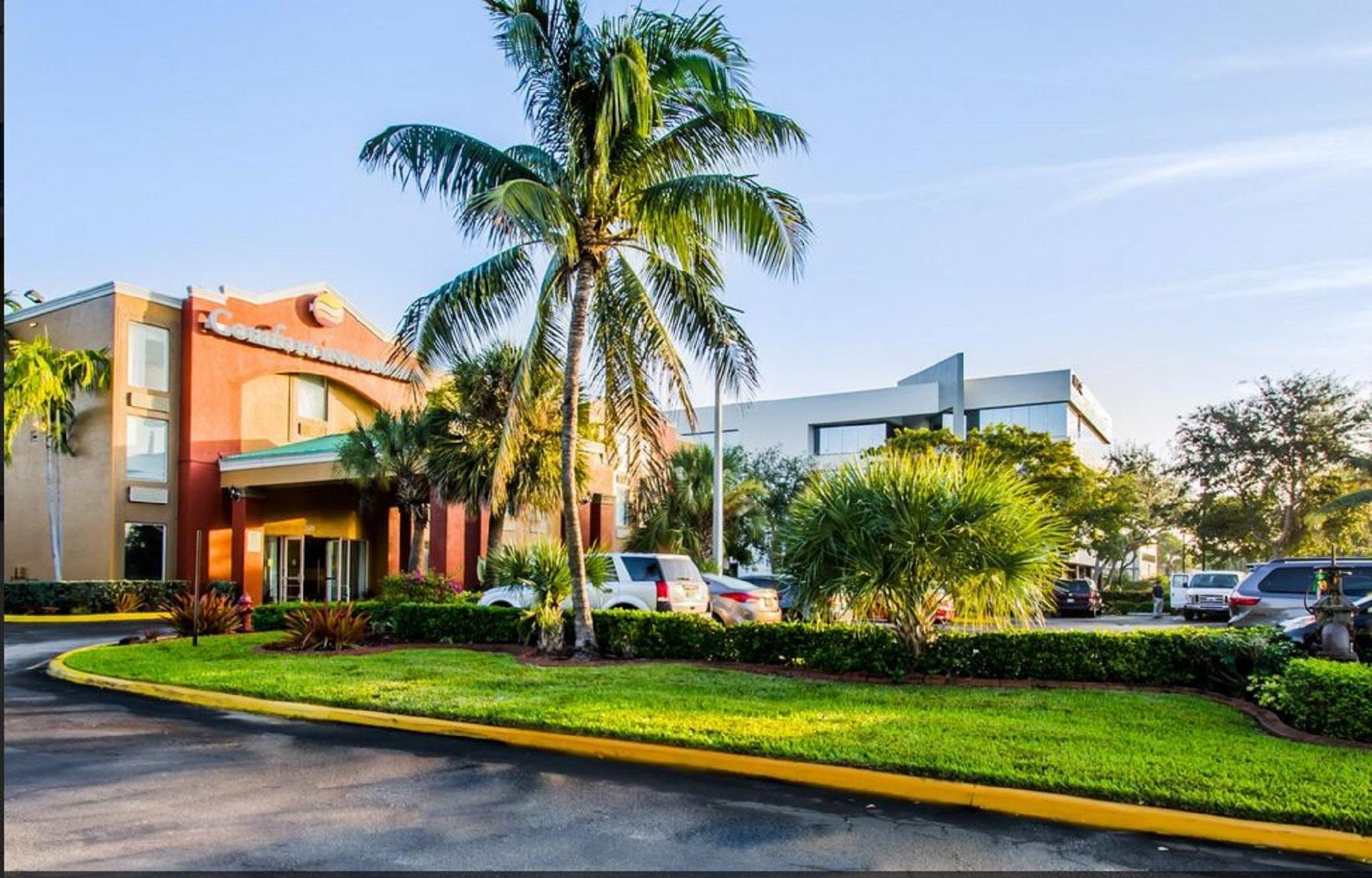 Comfort Inn & Suites Fort Lauderdale West Turnpike Lauderdale Lakes Экстерьер фото